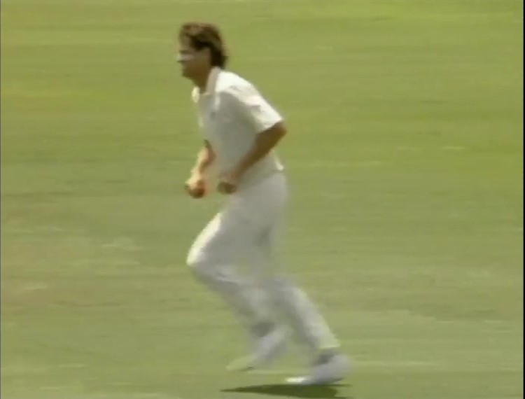 AUSTRALIA v ENGLAND 1st TEST MATCH DAY 3 BRISBANE NOVEMBER 25 1990 England resumed on day 3 at 56-3 in their second innings, 98 ahead. @AllanLamb294 was 10*. @jackrussellart was 1*. youtu.be/7CxkBb1eIcQ?si… via @YouTube