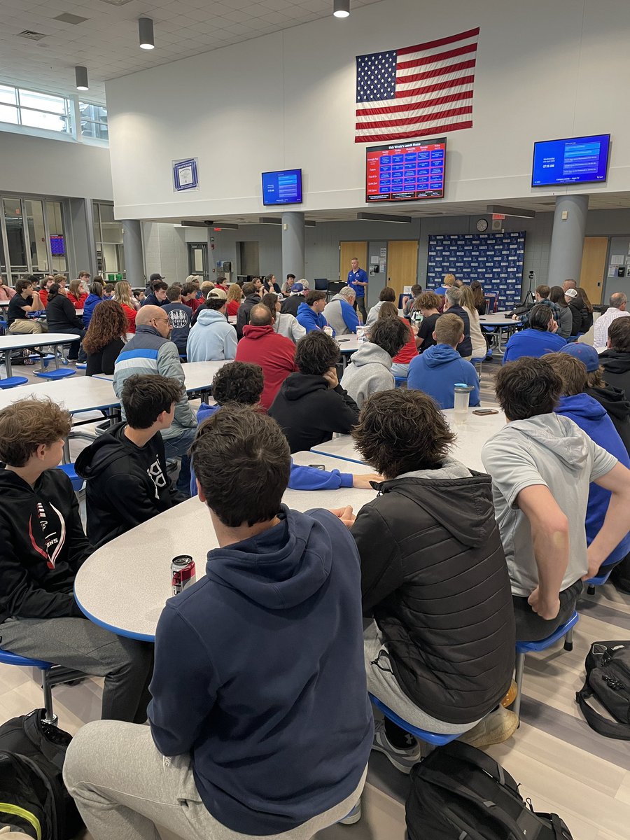It was a full house to celebrate our 10 athletes signing to play at the next level! Congratulations! We're cheering for you! 🦅💙🦅 #Soaring