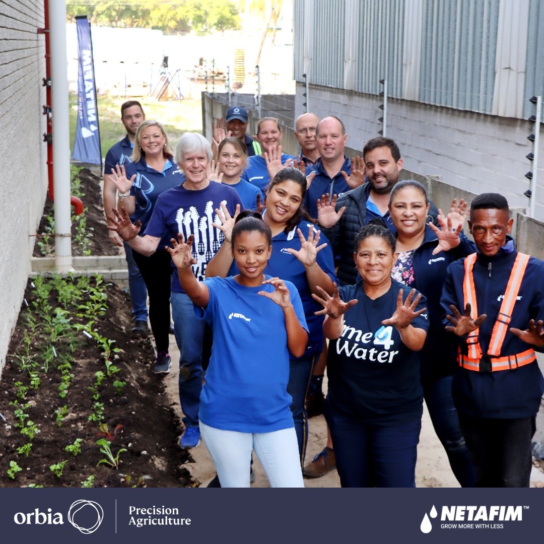 NetafimSA1's tweet image. Today, it was the team in Cape Town's turn to get their hands dirty for #EarthDay!

Thank you team for #DoingMore!

Do you also want to make an impact? Join our #UsingLessDoingMore movement. Check it out: bit.ly/3W1ycyL

#growmorewithless #irrigation