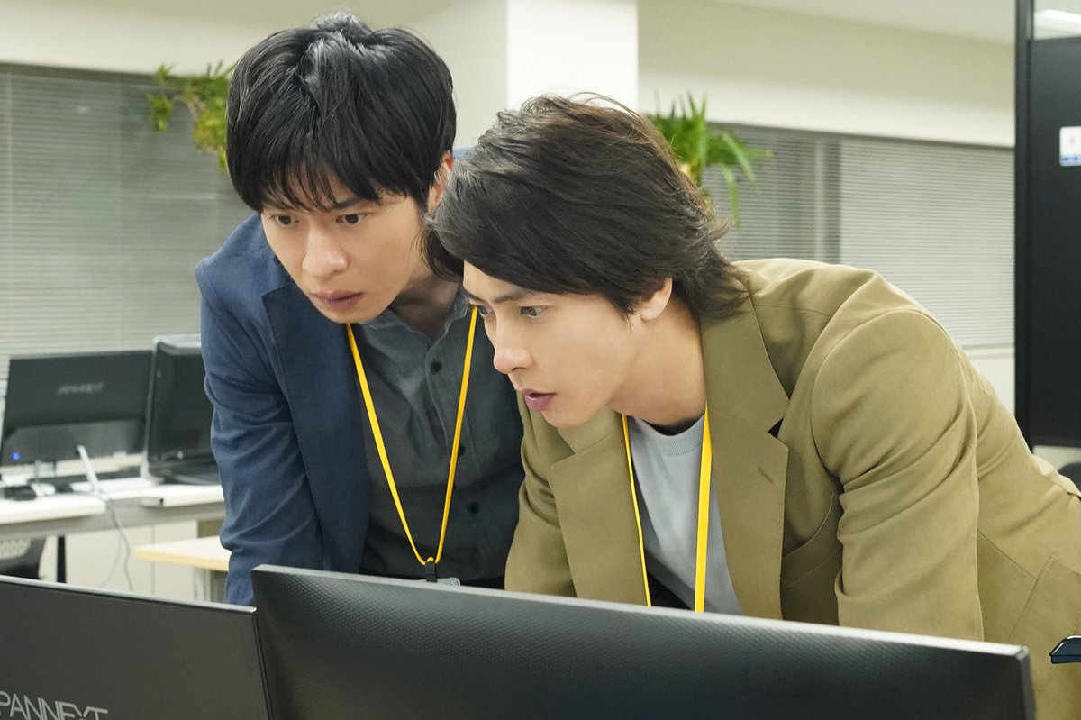 modelpress's tweet photo. 田中圭、事前告知一切なし
「ブルーモーメント」サプライズ登場📺️🌏

山下智久の幼なじみで職場の同期役✨
2015年放送「5→9」以来9年ぶり共演🤝

再会に喜び＆自然とハグ❗️
💬「マッチョになりすぎ(笑)」
https://t.co/IFVD7xUHPI

#田中圭 #山下智久 #山P
#ブルーモーメント @bluemoment_cx https://t.co/GjCjkfTqzc