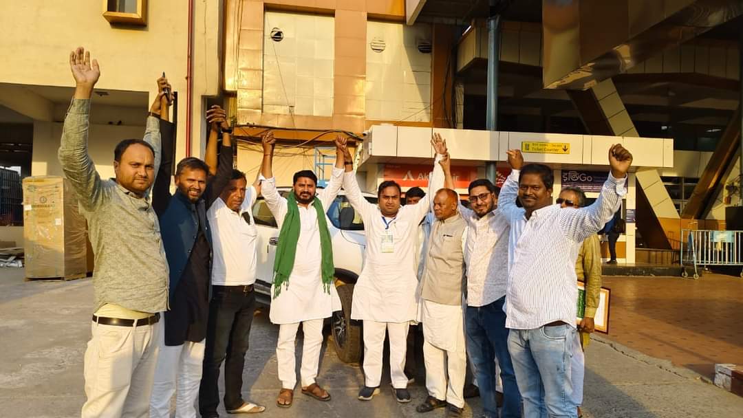 imRanaRanjit's tweet image. शिवहर लोकसभा जीत के लिए शुभकामना और साथ में बैरिस्टर @asadowaisi साहब जैसी शख़्सियत का ये कहना कि "आप बहुत अच्छा बोलते हैं "ये मेरे लिए जीवन में अब तक की सबसे बड़ी उपलब्धि है!