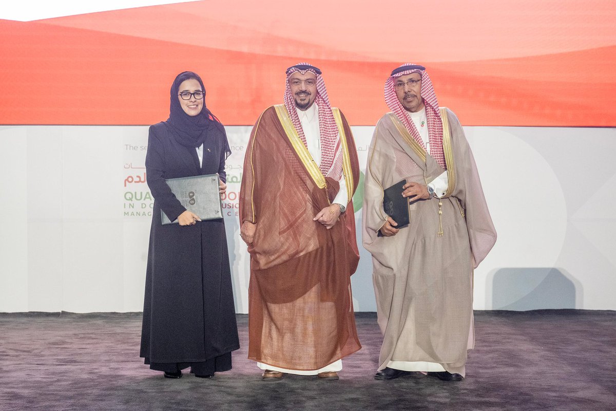 خلال رعاية سموه للمؤتمر العلمي الثاني 

سمو أمير #منطقة_القصيم ورئيس مجلس إدارة جمعية #دمي يشهد توقيع اتفاقية تعاون بين #جمعية_دمي ومركز الخدمات الصحية المساندة في #وزارة_الصحة وتهدف إلى تعزيز برامج التبرع بالدم وتشغيل مراكز دمي للتبرع بالدم بالمملكة