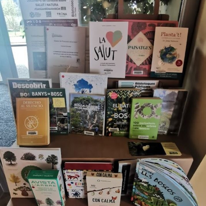 parcscat's tweet photo. 🌹📚Per celebrar #SantJordiDocAmbCat al #PNGarrotxa et recomanem visitar les mostres de materials dels Punts de Documentació de l'@espai_crater i @CanTronaCCN o venir a Can Jordà a consultar la minibiblioteca i celebrar la #SSSoroll amb el cant del cucut
👉https://t.co/WUxHPvjtLW https://t.co/rzasyTVVYN