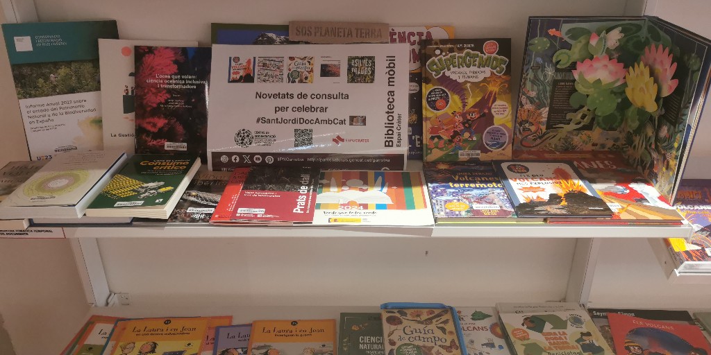 parcscat's tweet photo. 🌹📚Per celebrar #SantJordiDocAmbCat al #PNGarrotxa et recomanem visitar les mostres de materials dels Punts de Documentació de l'@espai_crater i @CanTronaCCN o venir a Can Jordà a consultar la minibiblioteca i celebrar la #SSSoroll amb el cant del cucut
👉https://t.co/WUxHPvjtLW https://t.co/rzasyTVVYN