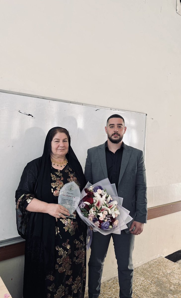 rawand_kamarann's tweet photo. دایکم 
ماموستا خەبات قادر اغا منتک دوای چل سال  خزمەتوو خەبات کردن  ئەمرۆ  لە مەراسیمێکی رێز لێناندا خانەنشین بوو 
جێگای شانازی باشترین ماموستای ژیانم https://t.co/AB1MJWM8j4