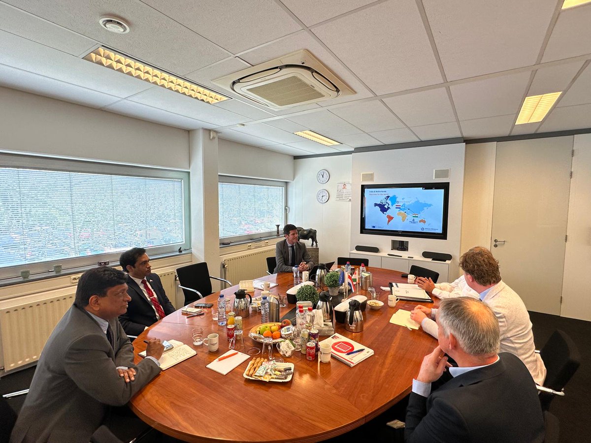 #HealthForAll Union Health Secretary visits pharmaceutical Bilthoven Biologicals, Netherlands; has engaging meeting with CEO Discusses partnership and collaboration on production of vaccines, especially Oral Polio Vaccine (OPV) pib.gov.in/PressReleasePa…