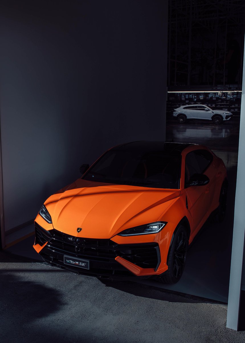 Just in time for payday, Lamborghini launch the new Urus SE!

The plug-in hybrid SUV combines a reworked version of the 4.0L Twinturbo V8 with an electric motor powered by a 25.9kWh battery. Combined, they produce 𝟱𝟴𝟴𝗸𝗪/𝟴𝟬𝟬𝗵𝗽 and 𝟵𝟱𝟬𝗡𝗺 of torque.

This allows the…