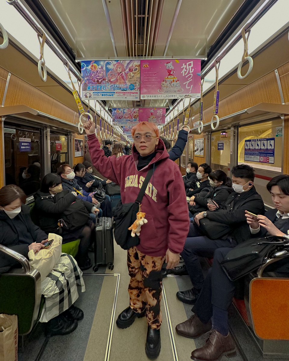 kirbyklaus's tweet image. I guess I didn’t got the memo! 

#ootdnikirby #kirbytravels #osaka #japan