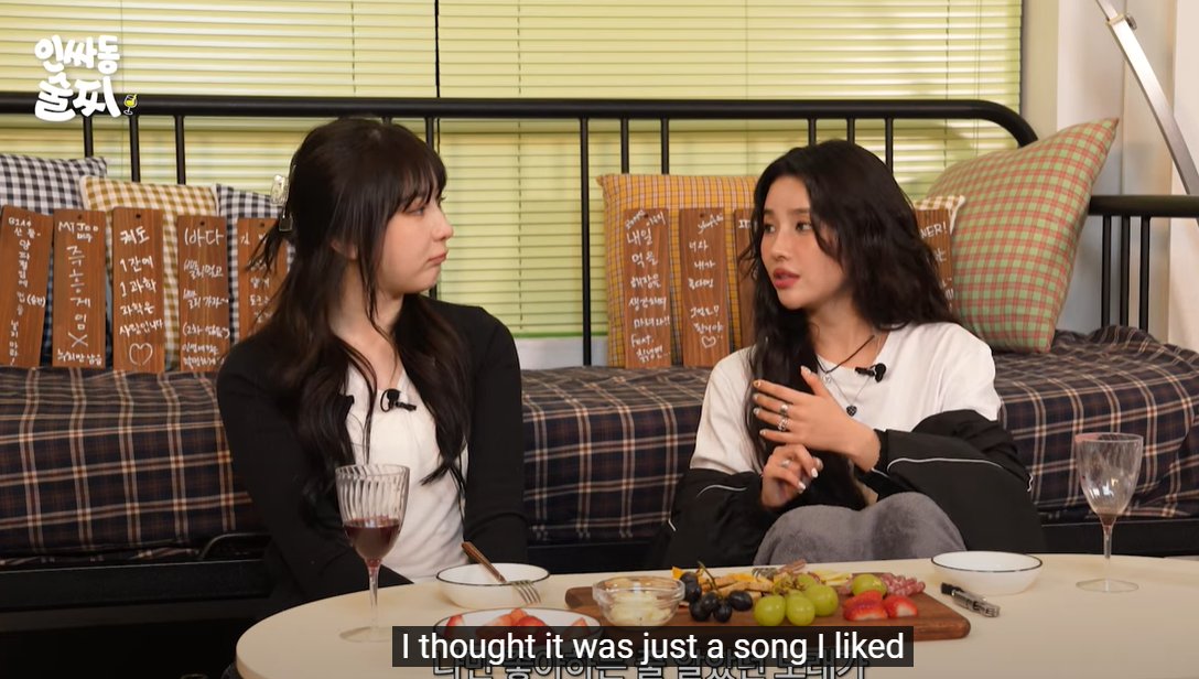 I love how Soyeon and Chaeyeon can talk so comfortably....knowing how both are introverts!! Great interview 
#LEECHAEYEON #이채연 #イチェヨン 
#전소연 #Soyeon #Jeon_Soyeon