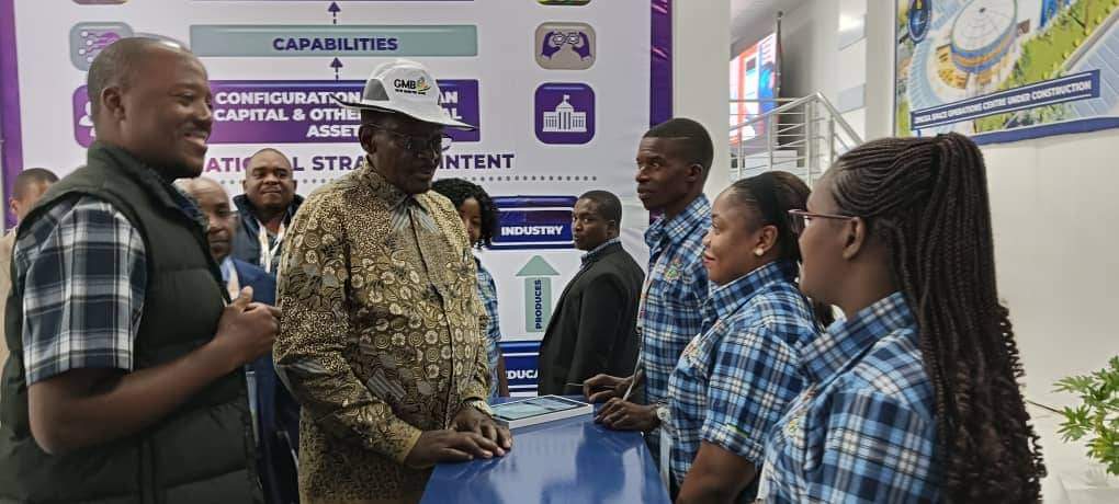 VP K.C.D Mohadi touring various exhibition stands. He is currently at the cattle pens where there are traditional and new exhibitors #ZITF2024