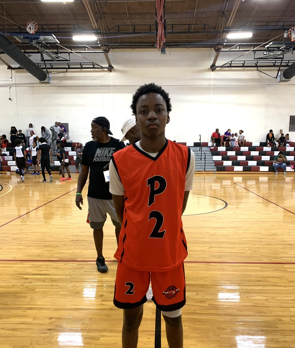 Shaheem Barbosa’s (Middle Ga PUSH) slashing and running ability were eye catchers. His long, smooth strides allowed him to get to the rim at ease and cover lots of ground defensively getting chase down blocks and back-tips. hypesouth.com/on-the-rise-pe…