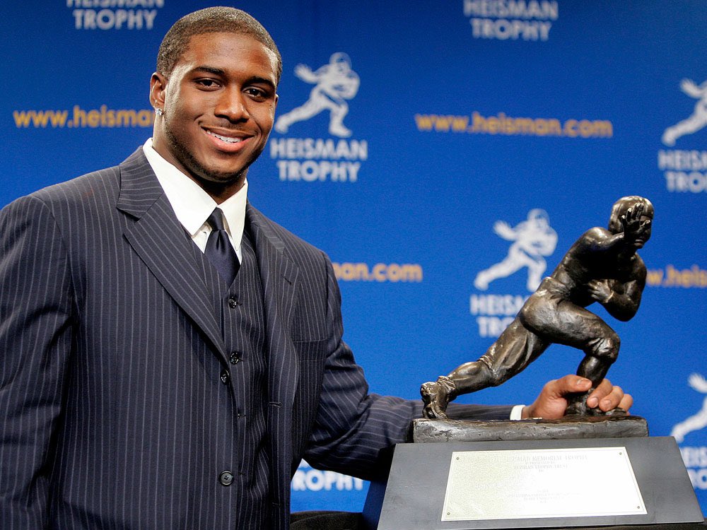 𝗕𝗥𝗘𝗔𝗞𝗜𝗡𝗚: Reggie Bush is getting his Heisman Trophy back, per @PeteThamel ABOUT TIME ‼️