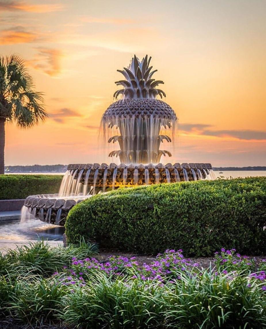 “With arms wide open; under the sunlight, welcome to this place I’ll show you everything” - Thank you instagram.com/ellis_creek_ph… #waterfrontpark #pineapplefountain #historiccharleston #charlestondaily #charlestonphotography