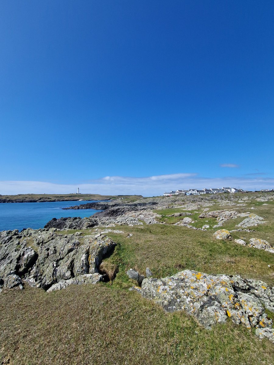 Back garden views ☀️ Port Wemyss and the Island of Orsay finally basking in some spring sunshine! #islay #portwemyss #orsay