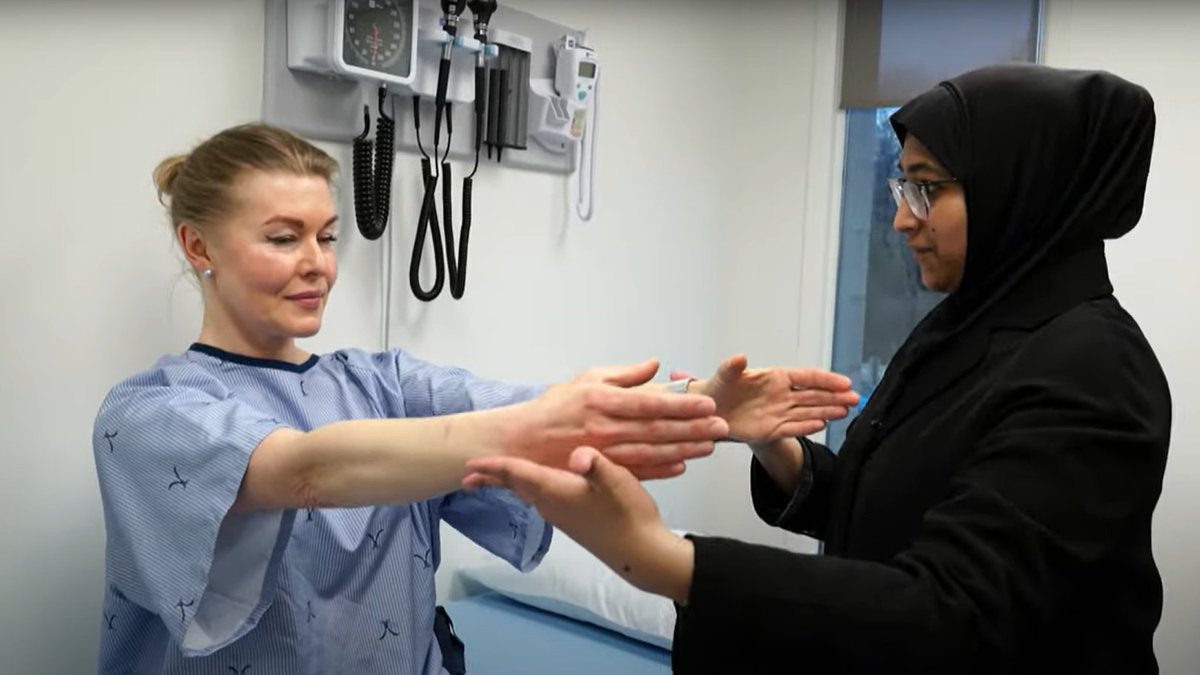 “There is so much satisfaction you get from pursuing family medicine.” @CBCTheNational explores the groundbreaking MD Family Medicine Program from @QueensU & @LakeridgeHealth. @nickpurdoncbc talks to students training to be #familydoctors: bit.ly/49PkQJu