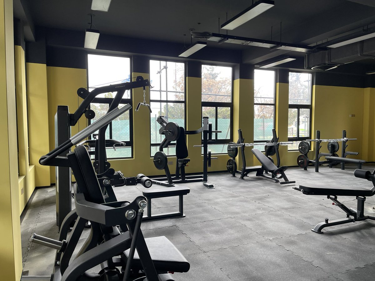 Not our loading gym in Kabul looking like a Goldman Sachs building😎 — a huge two-story facility filled with light, ultra-modern equipment and a rooftop to boot! A shout out to my employers who spared nothing to support staff well-being and work-life balance.