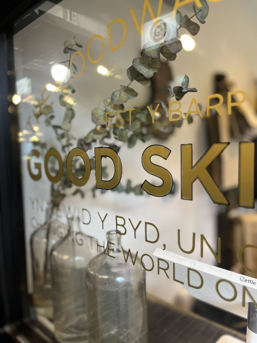 TheGoodwashCo's tweet photo. Scenes from a Natural Welsh skincare shop in #YBarri #goodskincare @Goodshedsbarry #Wednesday
#Refills 🌱 https://t.co/n1Lm0wcMmj