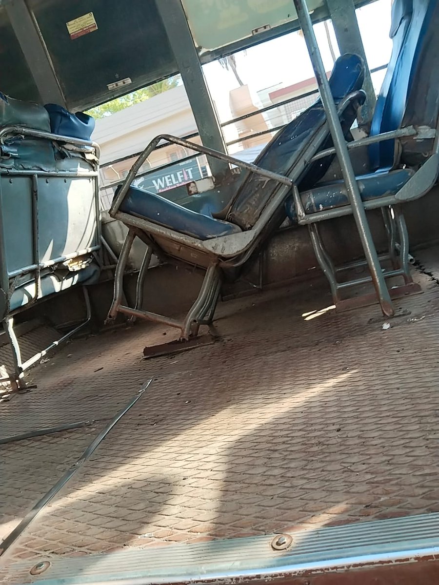 Quality & safety of the #TNSTC buses operated in #Trichy. 

A conductor had a close shave after falling from a bus (TN 45 N3272) along with a seat. High time TN govt phased out 9+ years old buses, if this is status of buses in Trichy, much worse will be for tail-end.