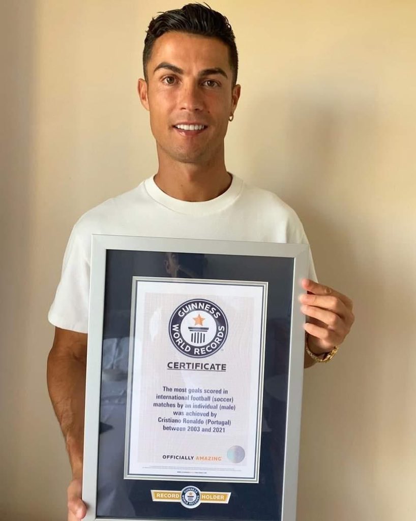 Thank you to the Guiness World Records. Always good to be recognized as a world record breaker. Let’s keep trying to set the numbers even higher!👏🏽
.
.
.
.
.
.
 #alnassr #challenge #cristianoronaldo #cr7 #CR7forever #portugal #cr7 #cristianoronaldo #guinessworldrecord