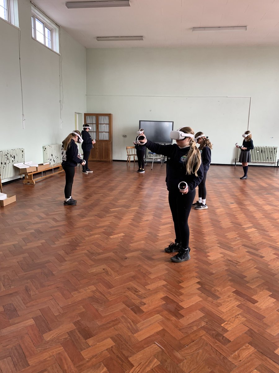 young_dragons's tweet photo. While their friends were learning about structures, Year 6 children @BaglanPrimary1 were enjoying using the specially commissioned Futurescape VR software https://t.co/ftqbPcCbZj
