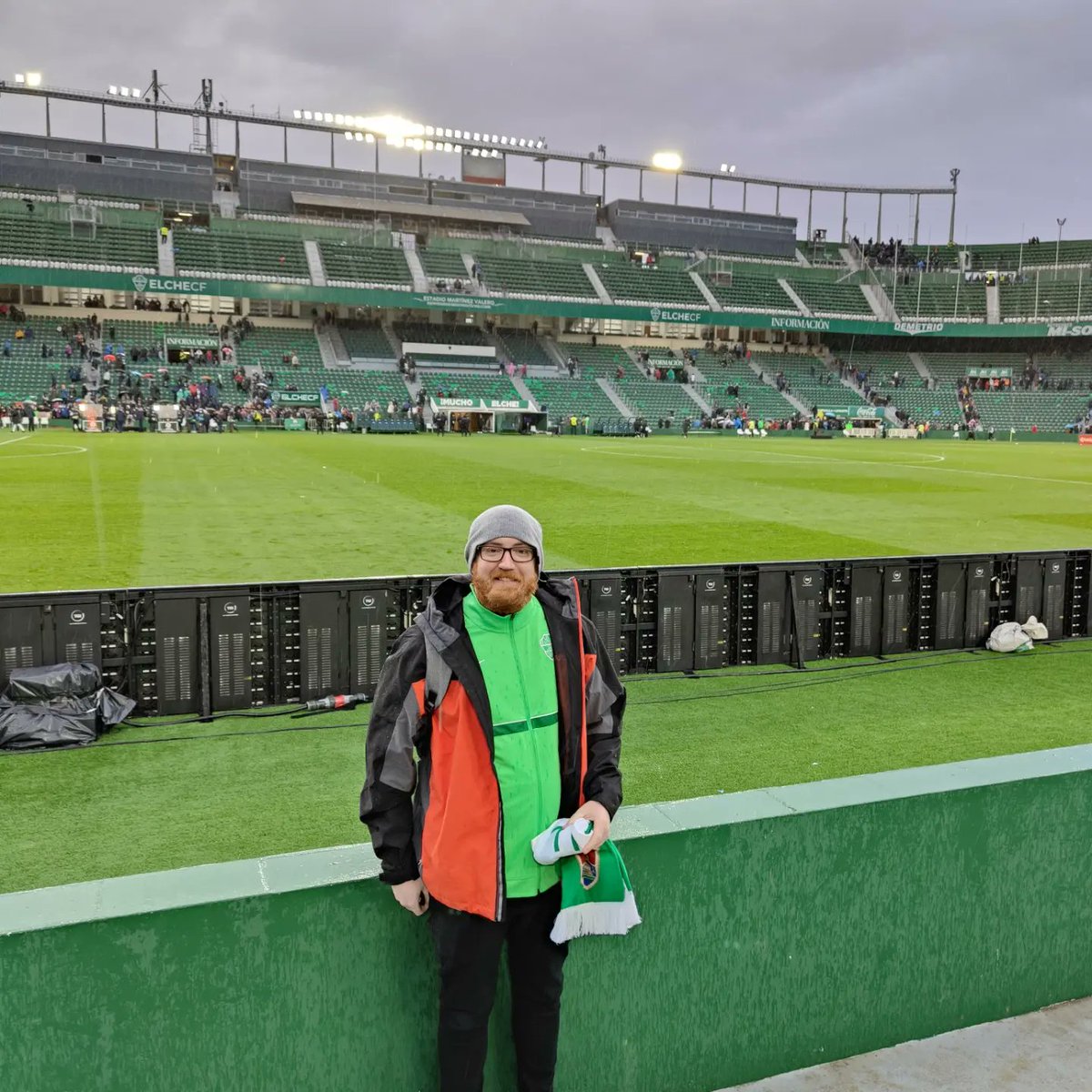 TheMJDraper's tweet photo. @elchecf I can't from England with a friend to watch Vs Barcelona 2 years ago and this is the only photo I took of myself https://t.co/KxDRfd1pKy