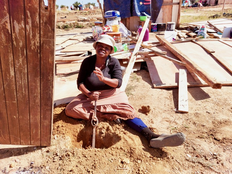 Widow’s shack demolished six times since September 100 shacks demolished by JMPD in Rabie Ridge on Saturday groundup.org.za/article/widow-… by Kimberly Mutandiro