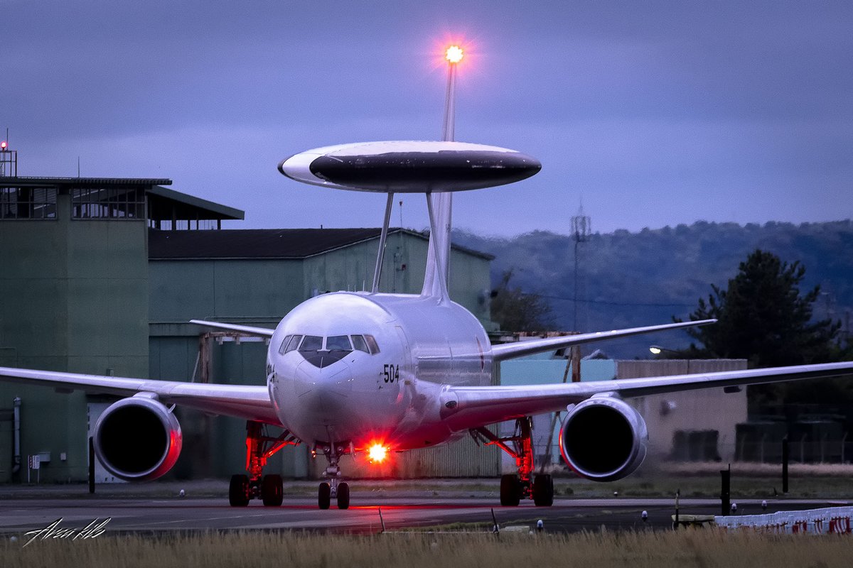 AWACSナイト
雨上がりで視程が抜群でした

2024/04/24
Hamamatsu Air Base / JASDF RJNH 
E-767 / 84-3504 10 #浜松基地