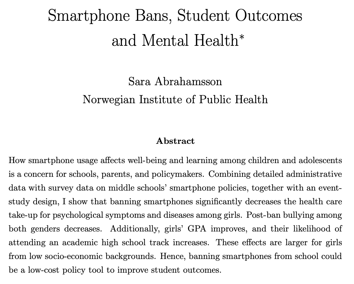 Can smartphone usage at school negatively affect learning and well-being?

In an event study conducted by Sara Abrahamsson, who graduated from NHH/FAIR last year, she found that a smartphone ban had positive effects on mental health, bullying, and grades.

openaccess.nhh.no/nhh-xmlui/bits…