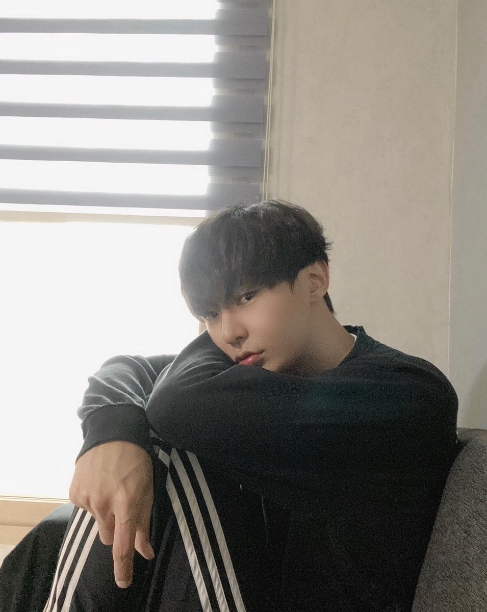FCLIVE_official's tweet photo. 【#NewandB】 

#ジョイジュン から
セルカが到着📷💫

💬みんなに早く会いたくて来ちゃったよ！早く会おうね���

#뉴앤비 #joyjun #조이준 https://t.co/qBGAAZVzmi