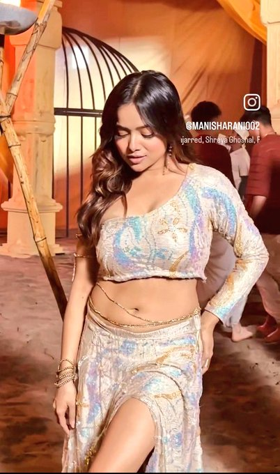 Radiating confidence & looking like an apsara..

Actually, so many words are coming after seeing each pose in the reel

Stunning, Gorgeous, hot and  beautiful

Eagerly excited for her MV to witness her moves in this outfit. 

#ManishaRani #OnlyManishaMatters