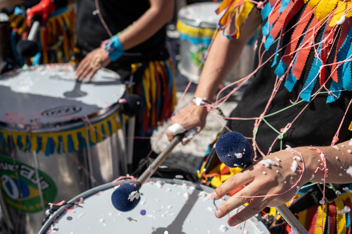 Carnaval d'Ajaccio 🎉 🎈 À partir de 13h00 ce dimanche, le village des enfants ouvrira ses portes sur la place Abbatucci avec des ateliers maquillage et de sculpture de ballons ! 15h00, départ du cortège 🥳 Rappel du programme : urlz.fr/qiAV