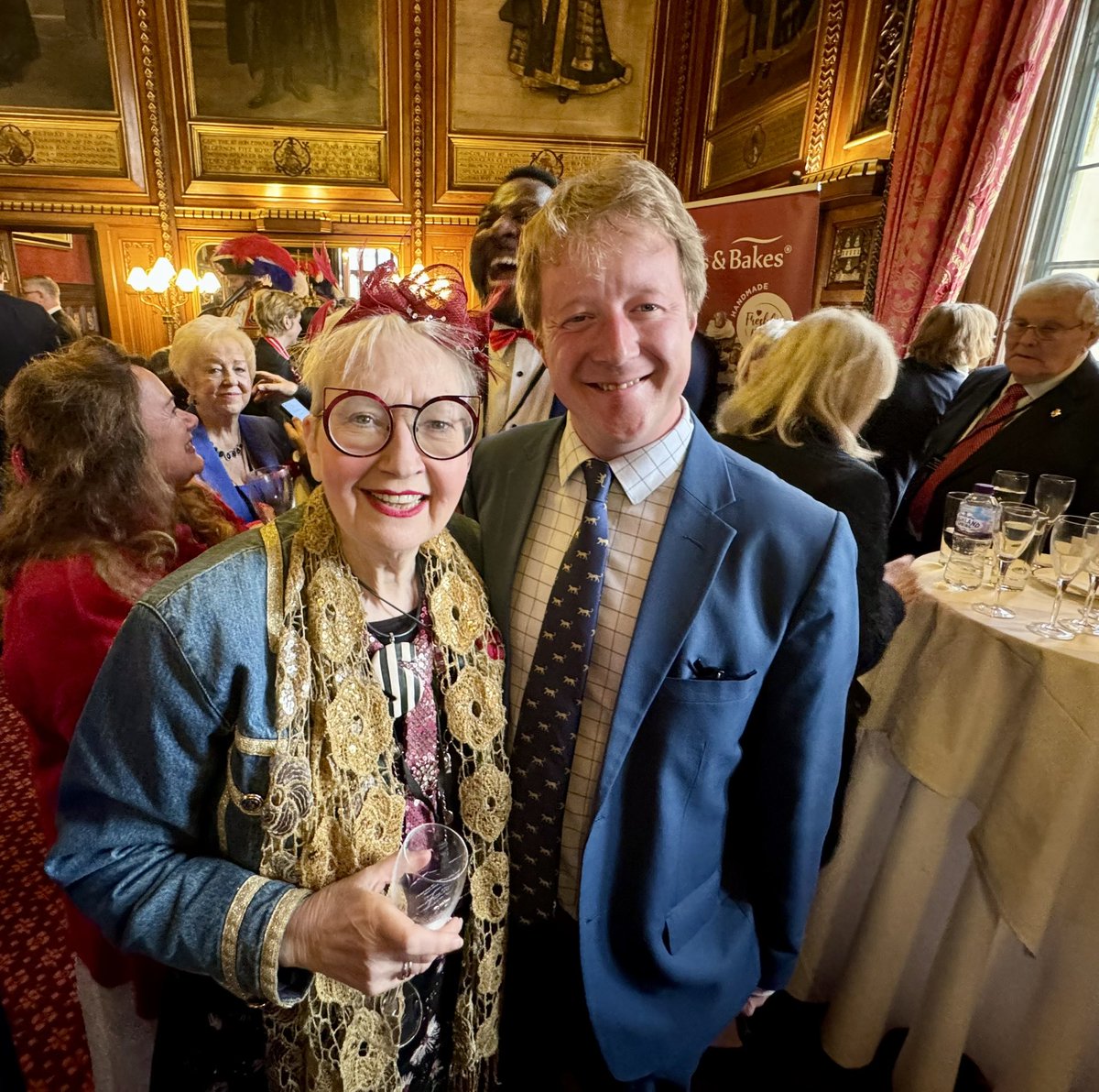 Hi-de-Hi! 😂 Super to meet Su Pollard at the St George’s Day event at Speakers House this lunchtime 🏴󠁧󠁢󠁥󠁮󠁧󠁿 My mum will be thrilled 🤩