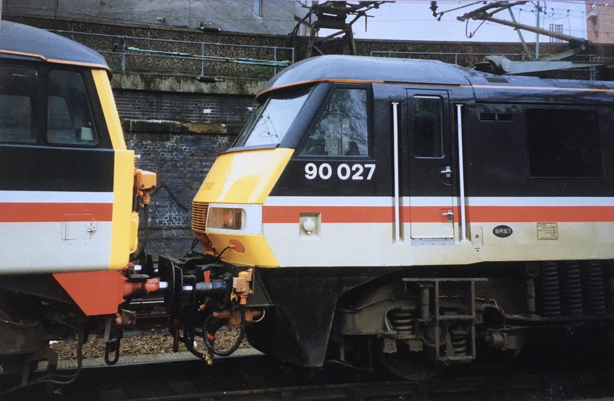 The way it was. Euston in Inter City days. Used to think this version of livery particularly suited the #class90 #intercity