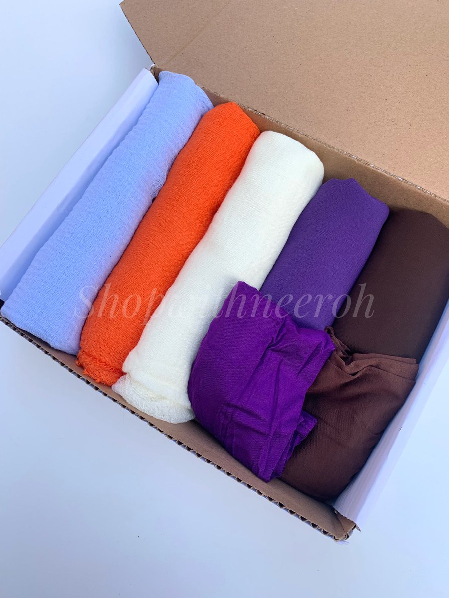 Him: My love, kindly choose the box of scarf you like. Reply as her😊 Me: I want both frame🥹🤲 Frame 1:N28500 Frame 2:N23600