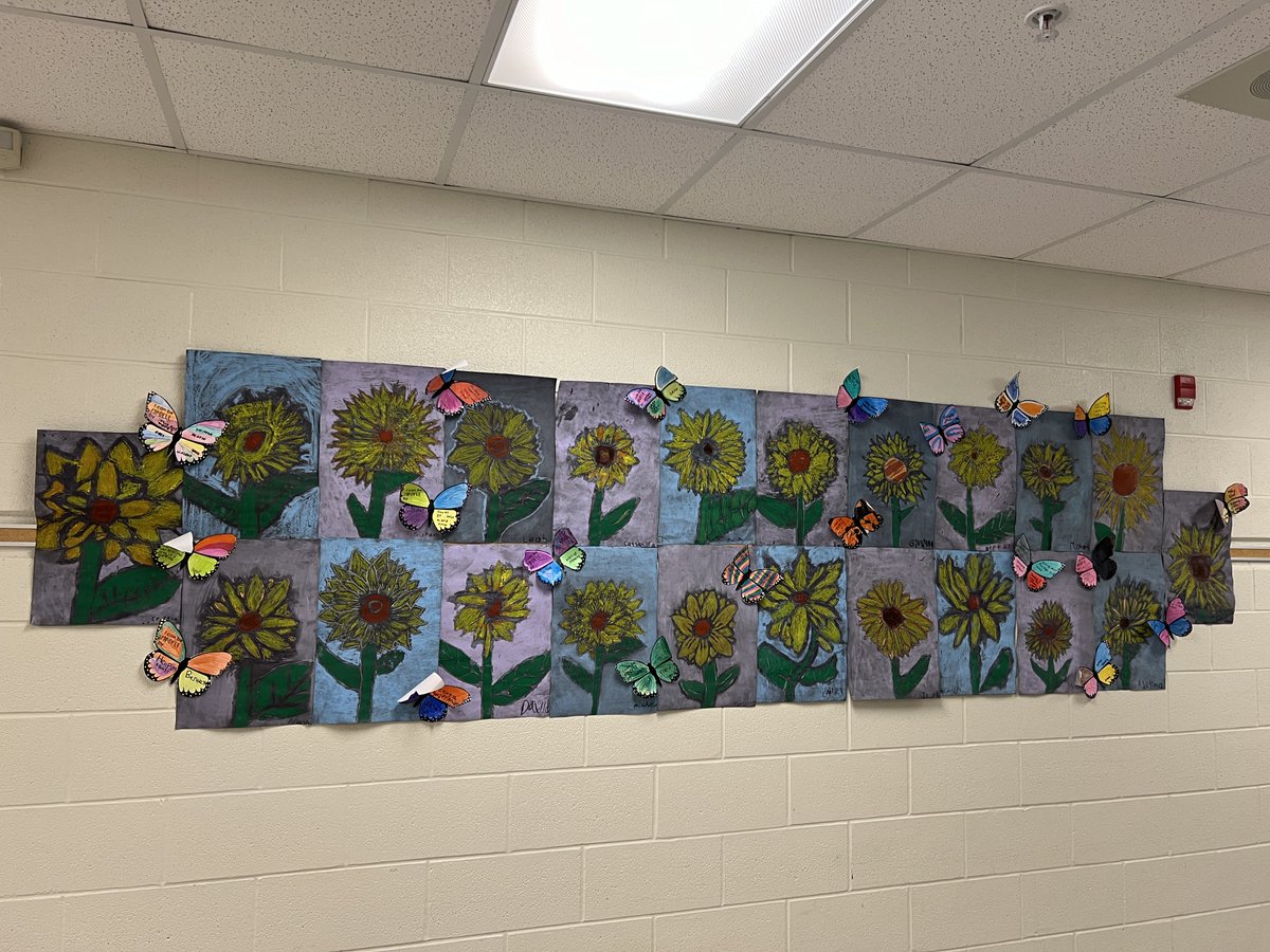 Such beautiful artwork in the halls of @StVeronicaCES, thanks to the students in Ms Fattore's grade 3/4 class!