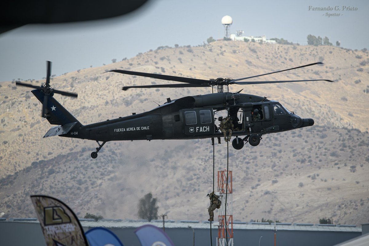 Sikorsky MH-60 (H-04) de la FACH en su participación en FIDAE 📷 🇨🇱 Abr-2024 
#FIDAE2024 #Chile #FACH #BlackHawk