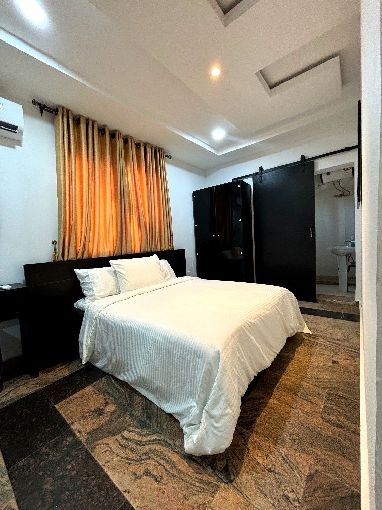 kactusapartment's tweet image. Room: Sahel

Location: 35, Drive A, Saraha Main Estate Lokogoma, Abuja 

Features;
📍 Electricity 
📍 Internet 
📍Smart TV 
📍Office Workspace 
📍Fully Fitted Kitchen 
📍Daily Cleaning Service 

#shortletsinabuja #lokogomashortlets #shortletapartment #abujatwittercommunity