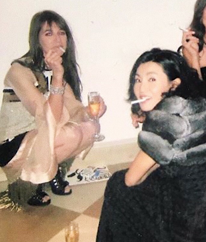 Charlotte Gainsbourg & Maggie Cheung at the Met Gala in 2007. (📸- Unknown)