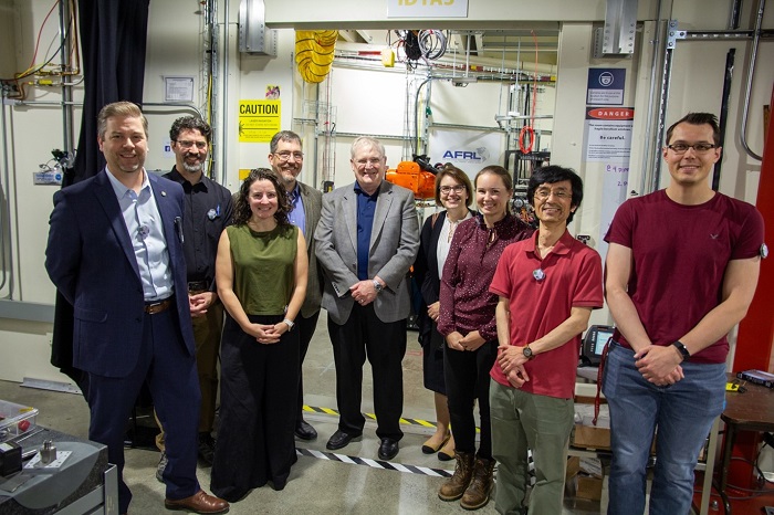 Today's 'Connections 2.0' highlights a visit to @CHESS_user at Cornell University: Tour for leadership of the Air Force Research Lab at the CHESS Structural Materials Beamline. Wilson Laboratory #Connections #WorldChangingScience #SynchrotronScience #Happy20Lightsources