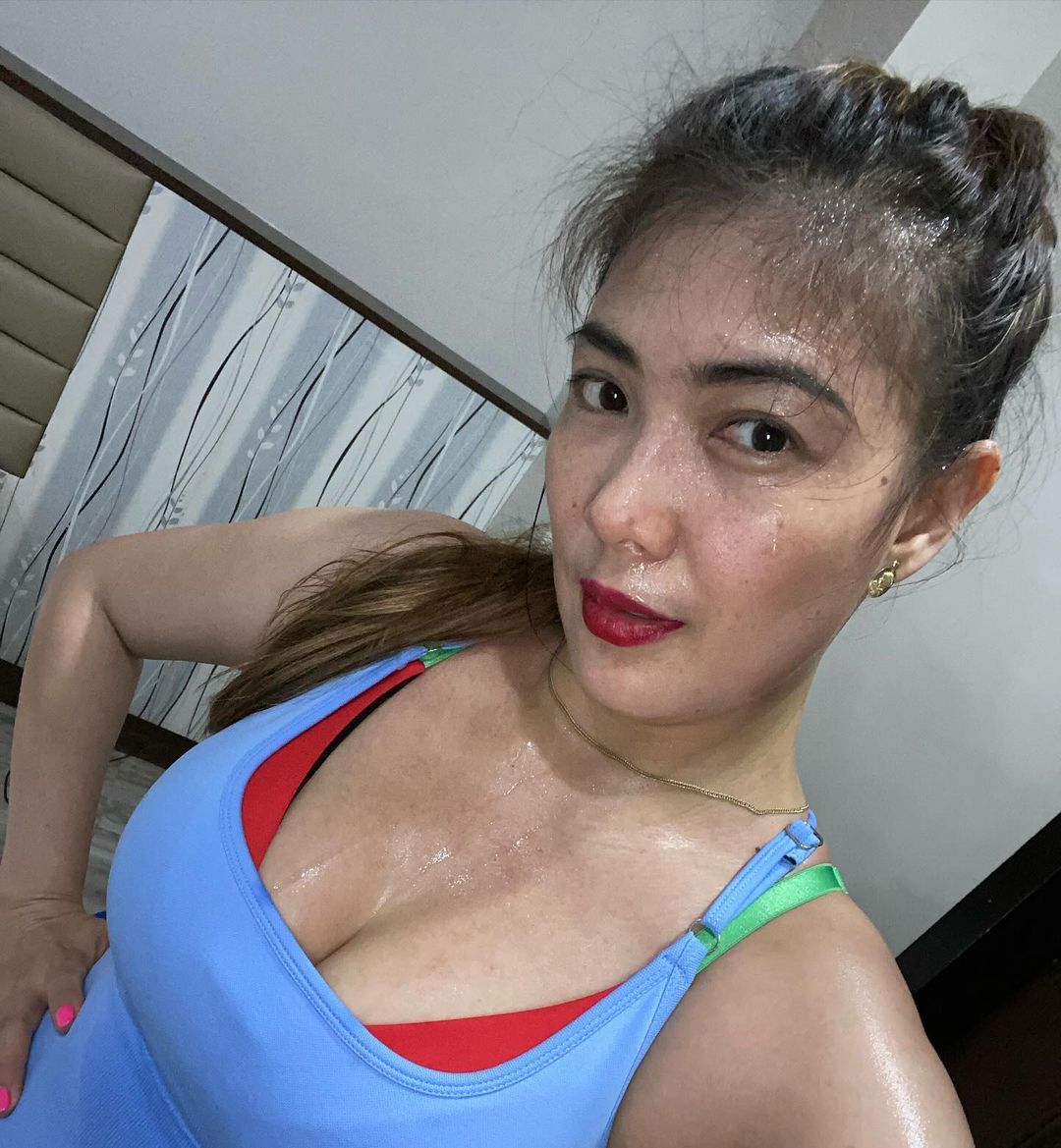 MamiHelen_'s tweet photo. ada yg suka wanita berumur ga? https://t.co/Xe2uM6Y3cJ