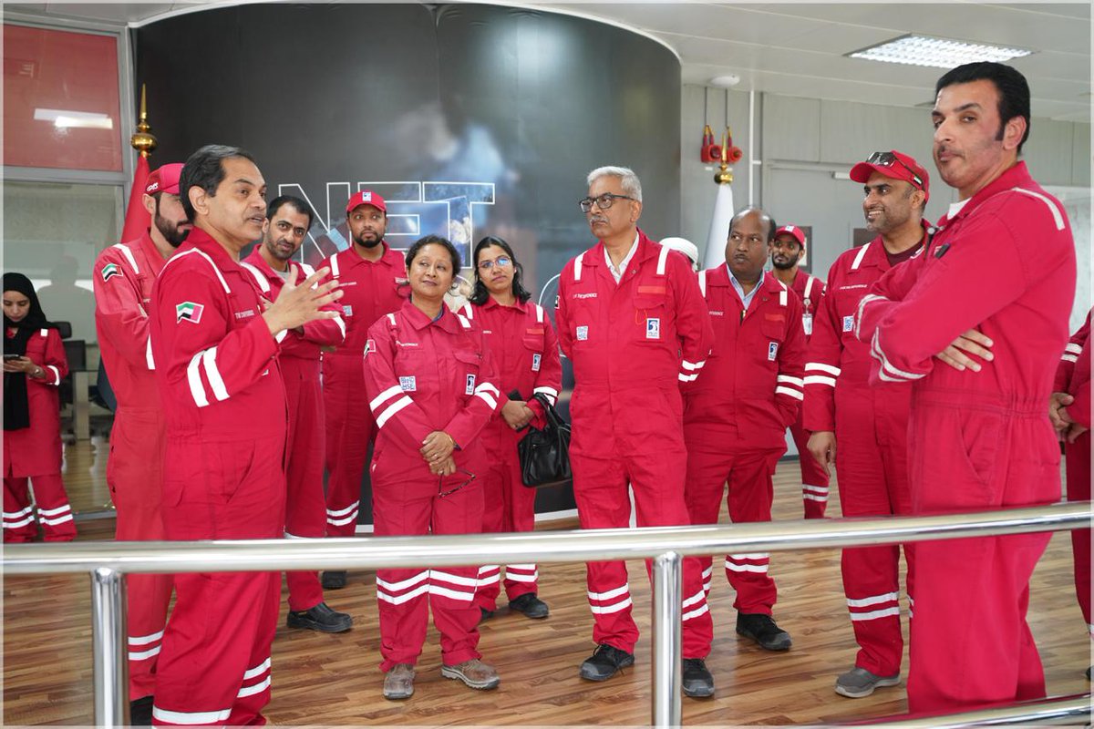 IndembAbuDhabi's tweet photo. Amb @sunjaysudhir visited Lower Zakhum, 🇮🇳’s 1st upstream investment in Middle East. CMD @BPCL &amp; MD @bprlimited accompanied. Serving 🇮🇳's energy security. Earlier this month he visited Onshore Block 1, India's second investment in upstream in 🇦🇪. 1/2 @MEAIndia @IndianDiplomacy https://t.co/XBpQhH9tHv