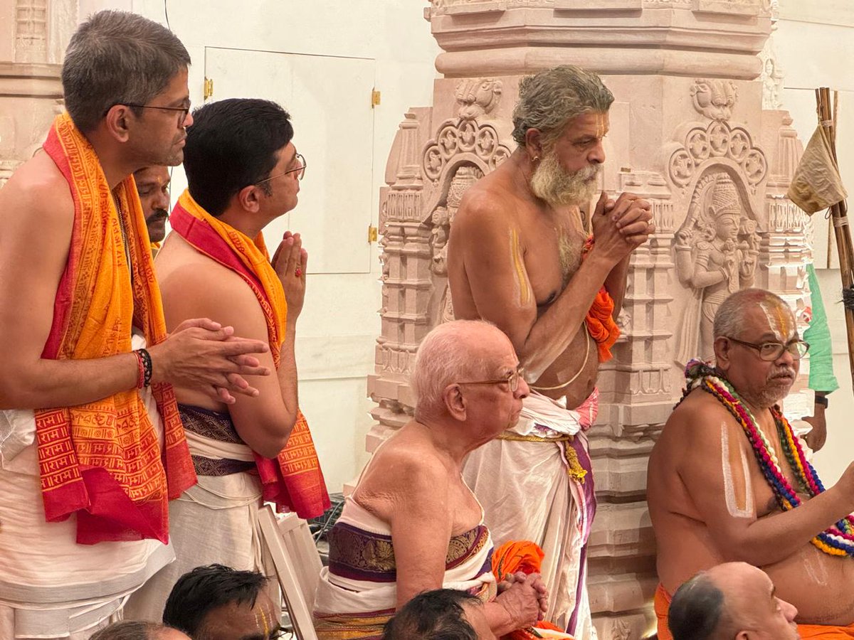 SVaidhyasubrama's tweet photo. It's only a divine blessing that I had back to back Darshans of Prabhu Shri Ram Lalla at Ayodhya today. Early morning Aatmartha Darshan &amp; SandhyaKaala Darshan with Ahobila Mutt Azhagiya Singar &amp; Shriman K.Parasaran. Sarayu Nadhi Punya Theertha Vijayam also.   Jai Shri Ram 🙏 https://t.co/Od8U1AqsPS