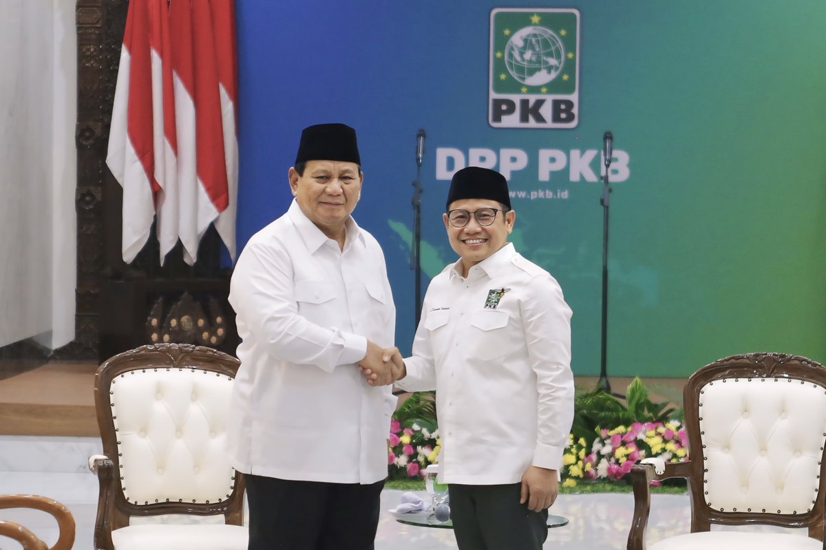 cakimiNOW's tweet photo. Terimakasih kepada bapak Prabowo Subianto sudah berkunjung ke DPP PKB. Sebuah kebanggaan untuk saya, jajaran pengurus juga kader PKB bisa menyambut sekaligus mengucapkan selamat secara langsung kepada beliau.

Saya juga menitipkan 8 agenda perubahan PKB untuk diperjuangkan di pemerintahan pak Prabowo mendatang.