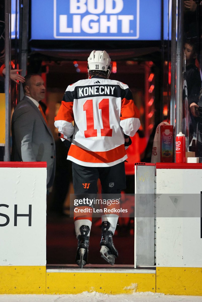 Singer Taylor Swift revealed in a new interview that her favorite athlete and NHL player is Travis Konecny.

“I love watching Konecny play. He’s the best player of all time. i think next season he’s gonna carry his team to the cup. like he deserves. that’s my goat”