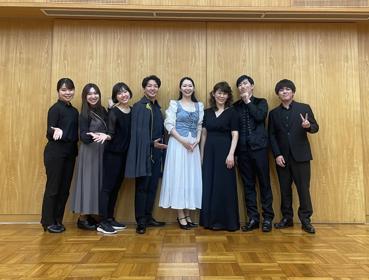 Mayukok1230's tweet photo. 2023年度大学院博士後期課程研究コンサート、無事に終演いたしました✨
素晴らしい演奏でお力添えいただいた優秀なバリトンの後輩おふたり、ピアニストの朴先生🎹に大感謝です🙇‍♂️
博士コンサートに向けて指導してくださった先生方、裏方を引き受けてくれた後輩たち、ご来場いただいた皆様にも感謝です🙇‍♂️ https://t.co/XDDO498Dsp