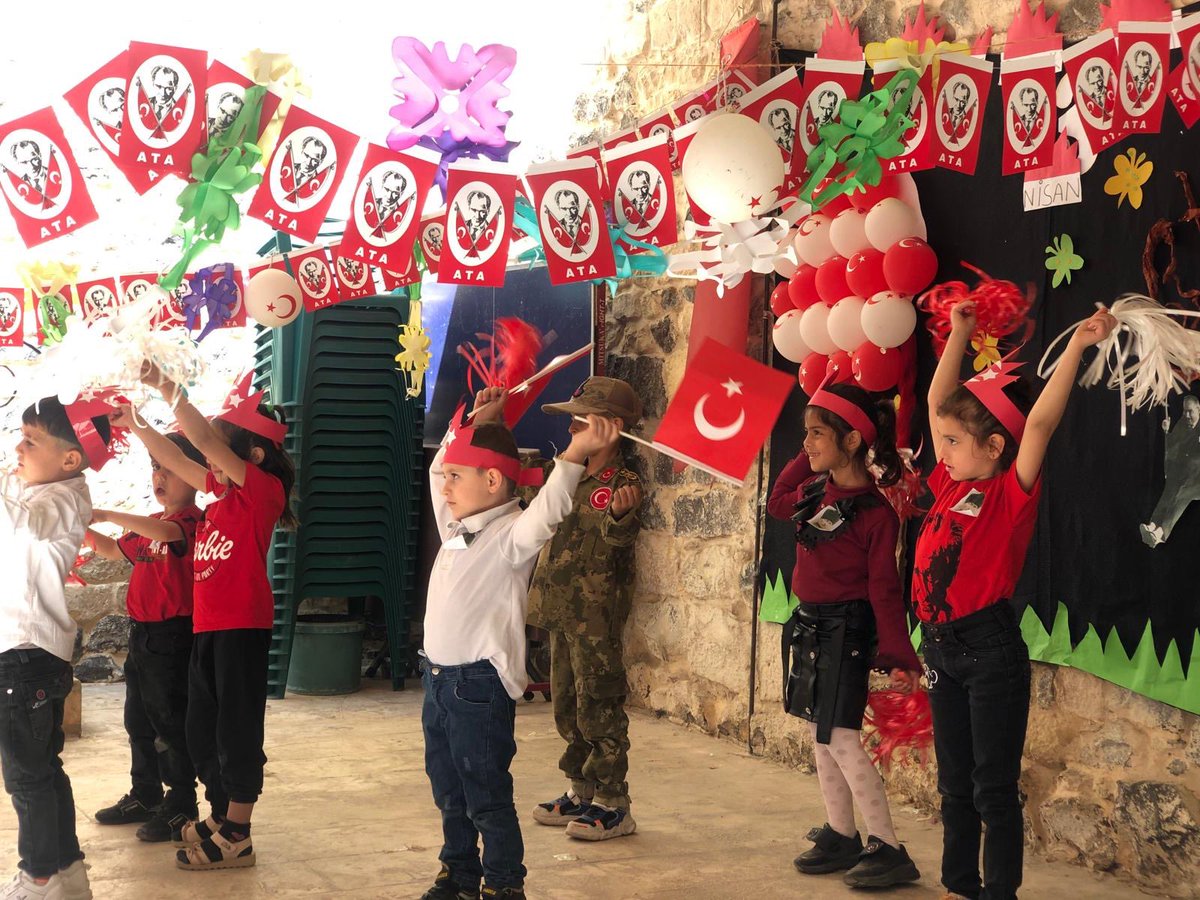 Belediyemiz Merkezleri'ndeki Anaokulu öğrencileri 23 Nisan Ulusal Egemenlik ve Çocuk Bayramını hazırladıkları gösterilerle kutladı. 🎉 Miniklerimiz etkinlikler kapsamında dans edip şarkılar söyleyip doyasıya eğlendi. 🥳🎈