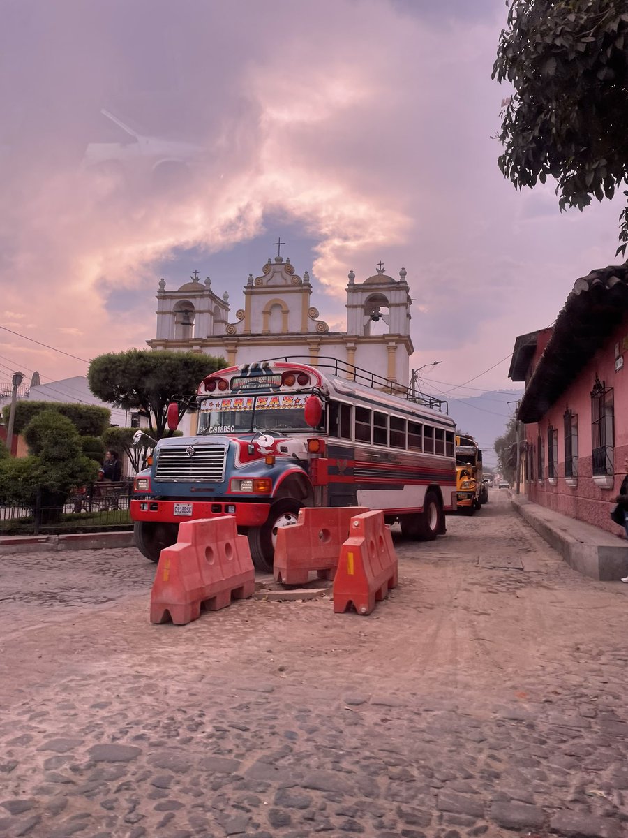 #buses #chickenbus 😍 #antigua #guatemala