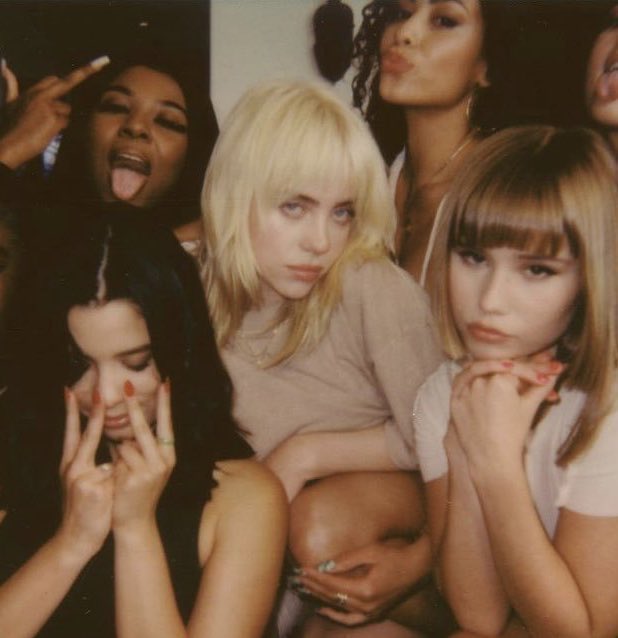 InfoBillieBR's tweet photo. 🚨 MEU DEUS! Billie Eilish fala sobre sua atração por mulheres: 

"Me apaixonei por garotas durante toda a minha vida, mas simplesmente não entendia, até que, no ano passado, percebi que queria meu rosto em uma vagina." https://t.co/nxrHOC0jaJ