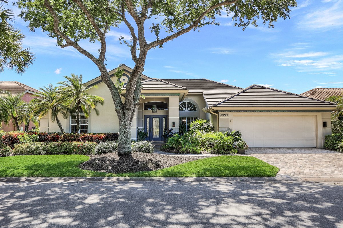 JUST LISTED! Experience breathtaking golf course views from this Bimini model in Worthington CC. 
🛏️ 3 beds
🛁 3 full baths
🚗 2 car garage
🏡 $1,190,000
📐 2,536 sq ft

📍 13380 Bridgeford Avenue, #BonitaSprings, FL 34135

Virtual tour: youtu.be/4Qzie-7oCls

239.287.9159 📞