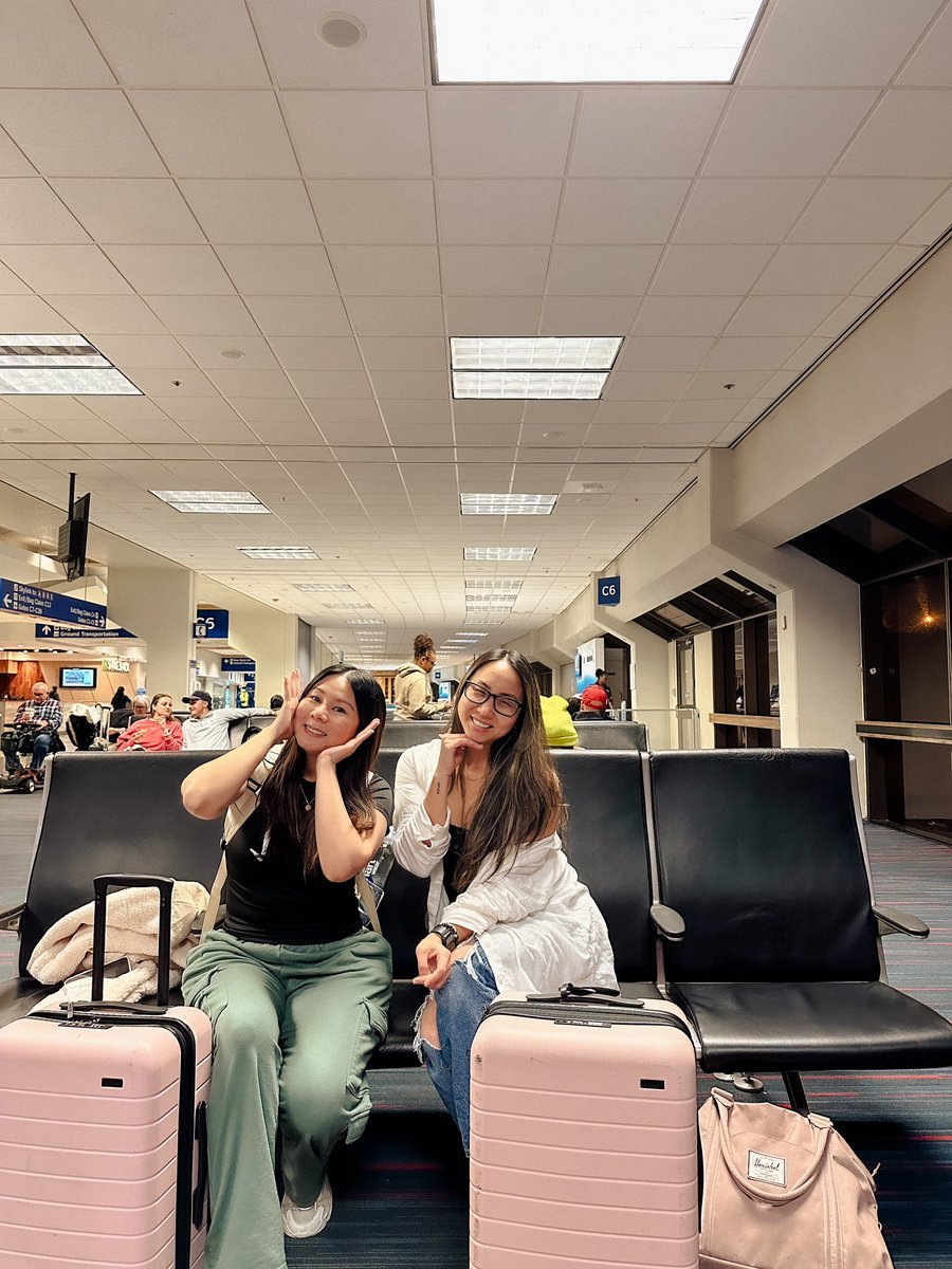 stephaniedrenka's tweet photo. Seattle-bound to present at the @AAAStudies conference with the @dfwasianhistory #LeftoverDallas squad 🤓✈️ https://t.co/ABIZgcmnaI